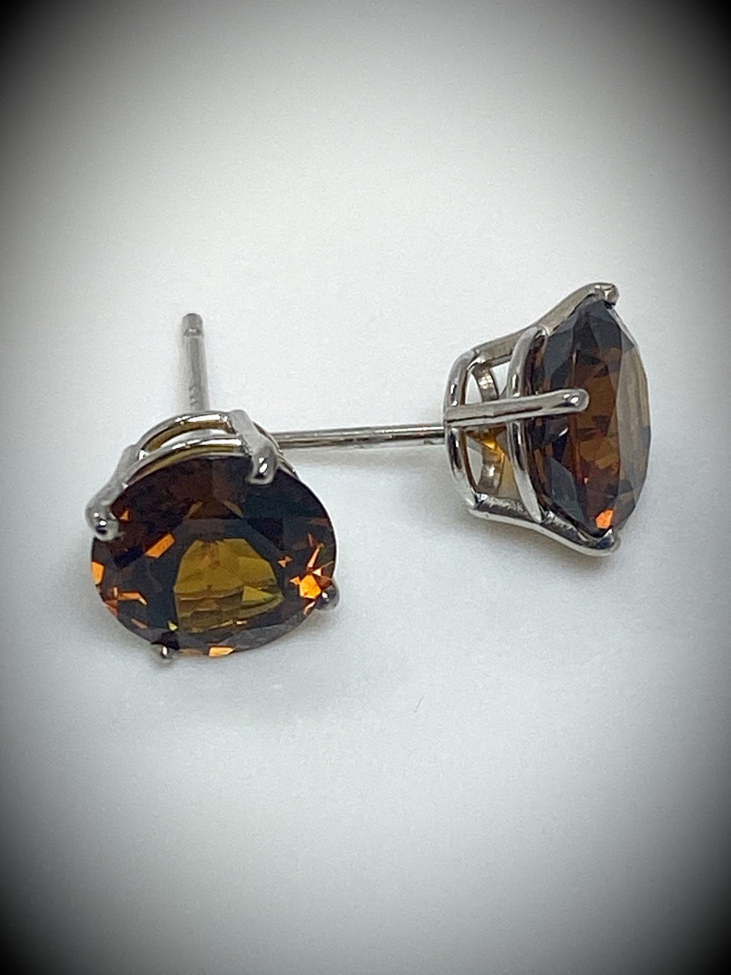 14K Mali Garnet Earrings