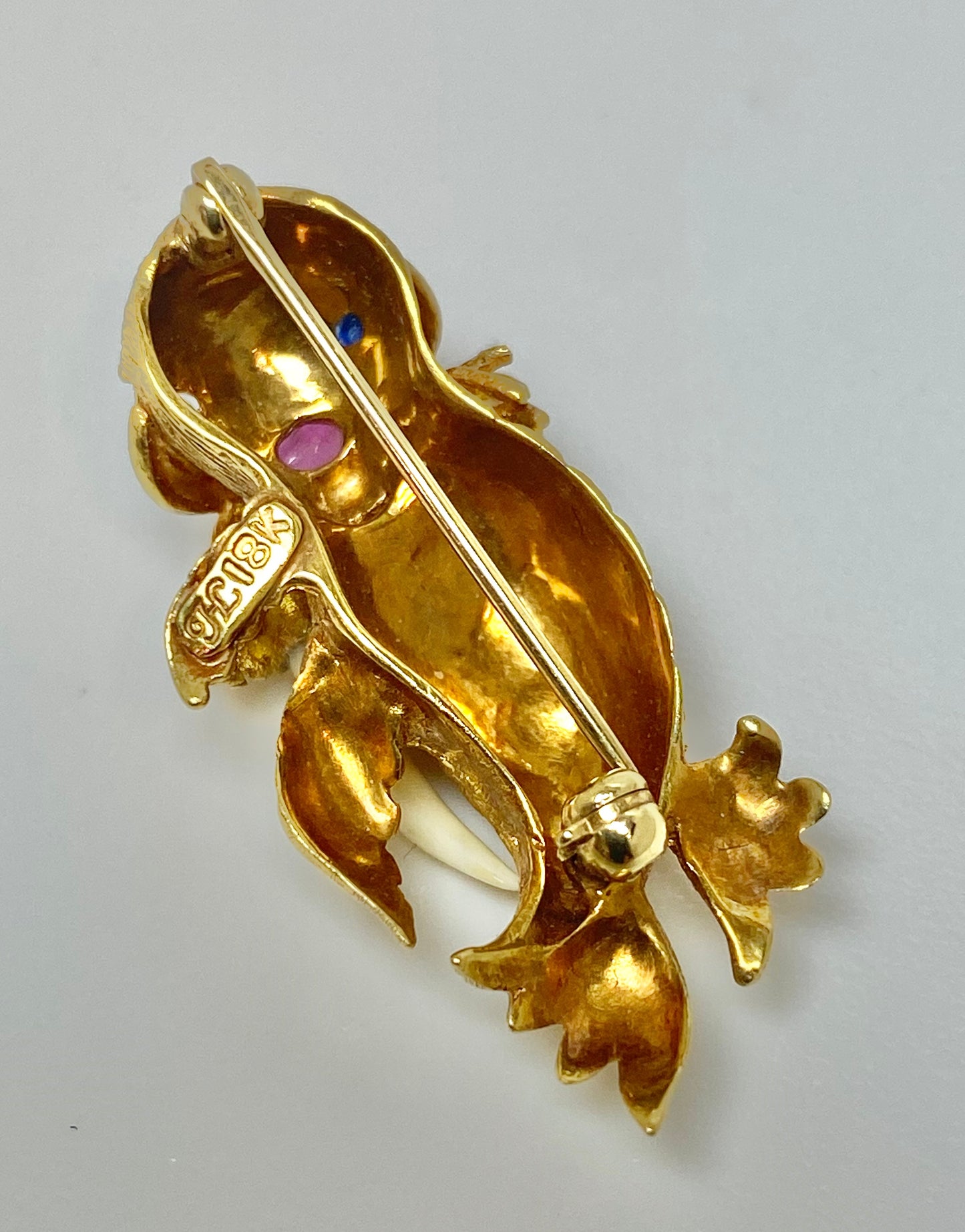 18K Walrus Brooch Vintage
