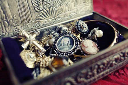 2022     Three Reasons Why Your Family Heirloom Jewelry Needs An Update